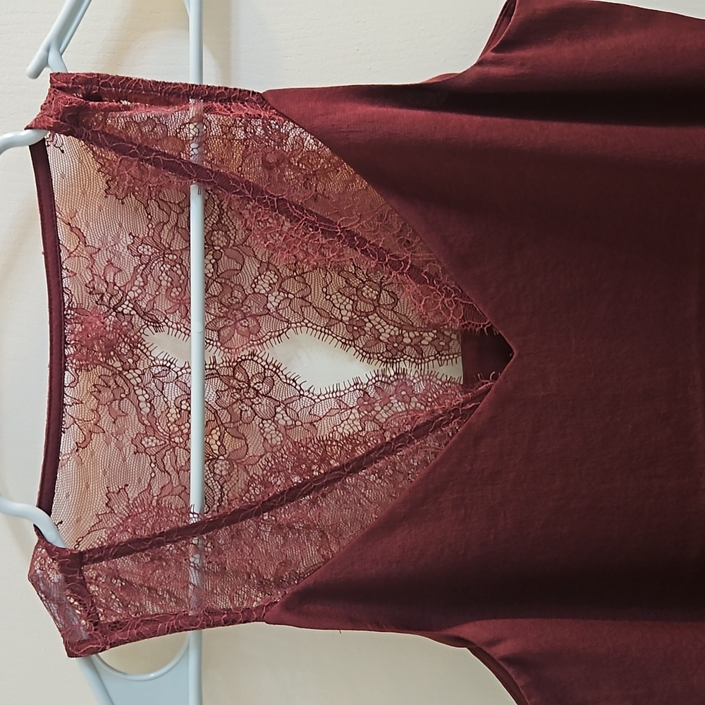 Express Lace Tank - Picture 2 of 4